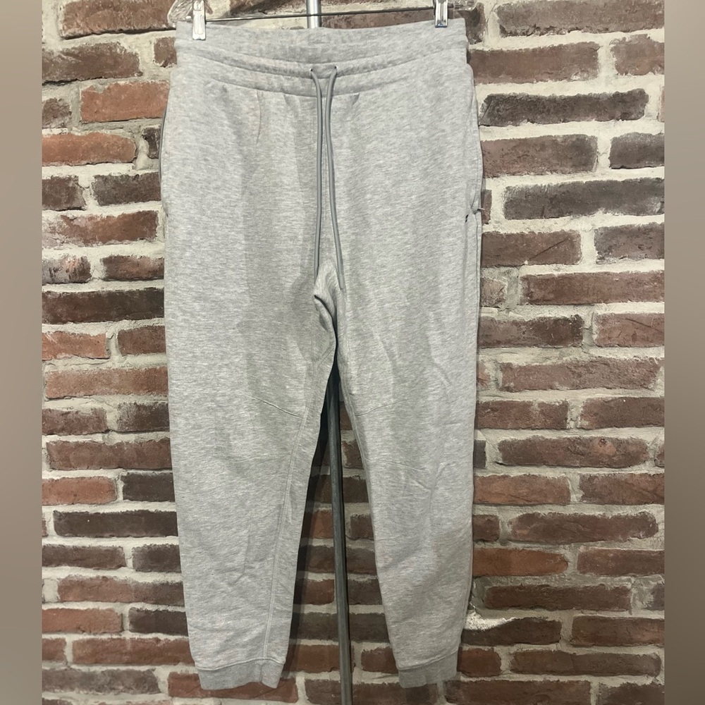 Fabletics Men's Heather Gray Jogger Sweatpants